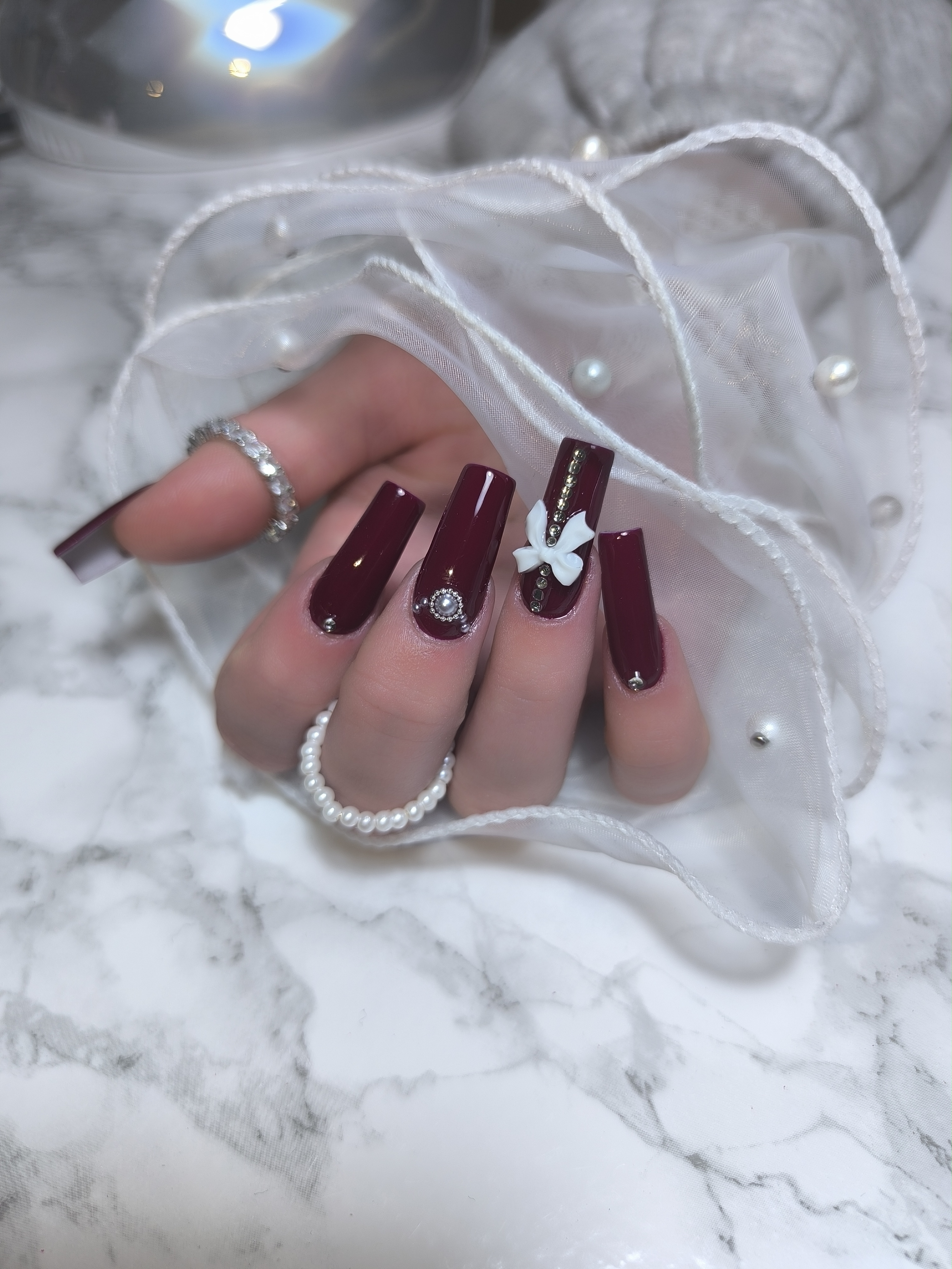 Paznokcie hybrydowe klasyczny french manicure - Studio WOW Suwałki